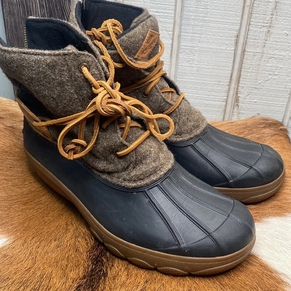 Womens Sperry winter boots size 9.5 check them out very nice thanks 🙏 - Picture 2 of 7